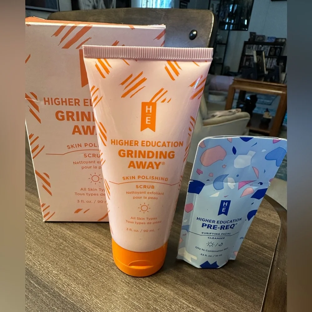 Higher Education Skincare 'Grinding Away' Skin Polishing Scrub - Picture 4 of 4